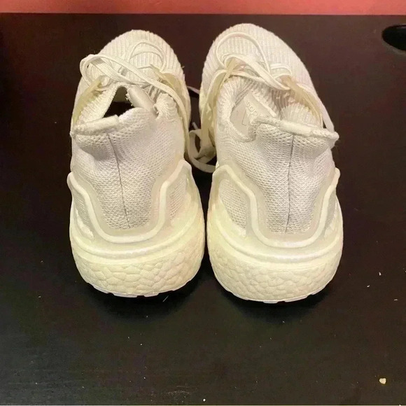 Adidas UltraBoost - Picture 7 of 9